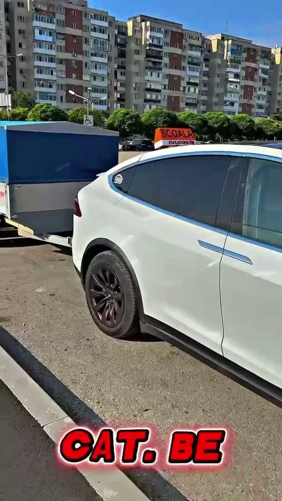 Categoria BE, cu Tesla Model X și remorcă