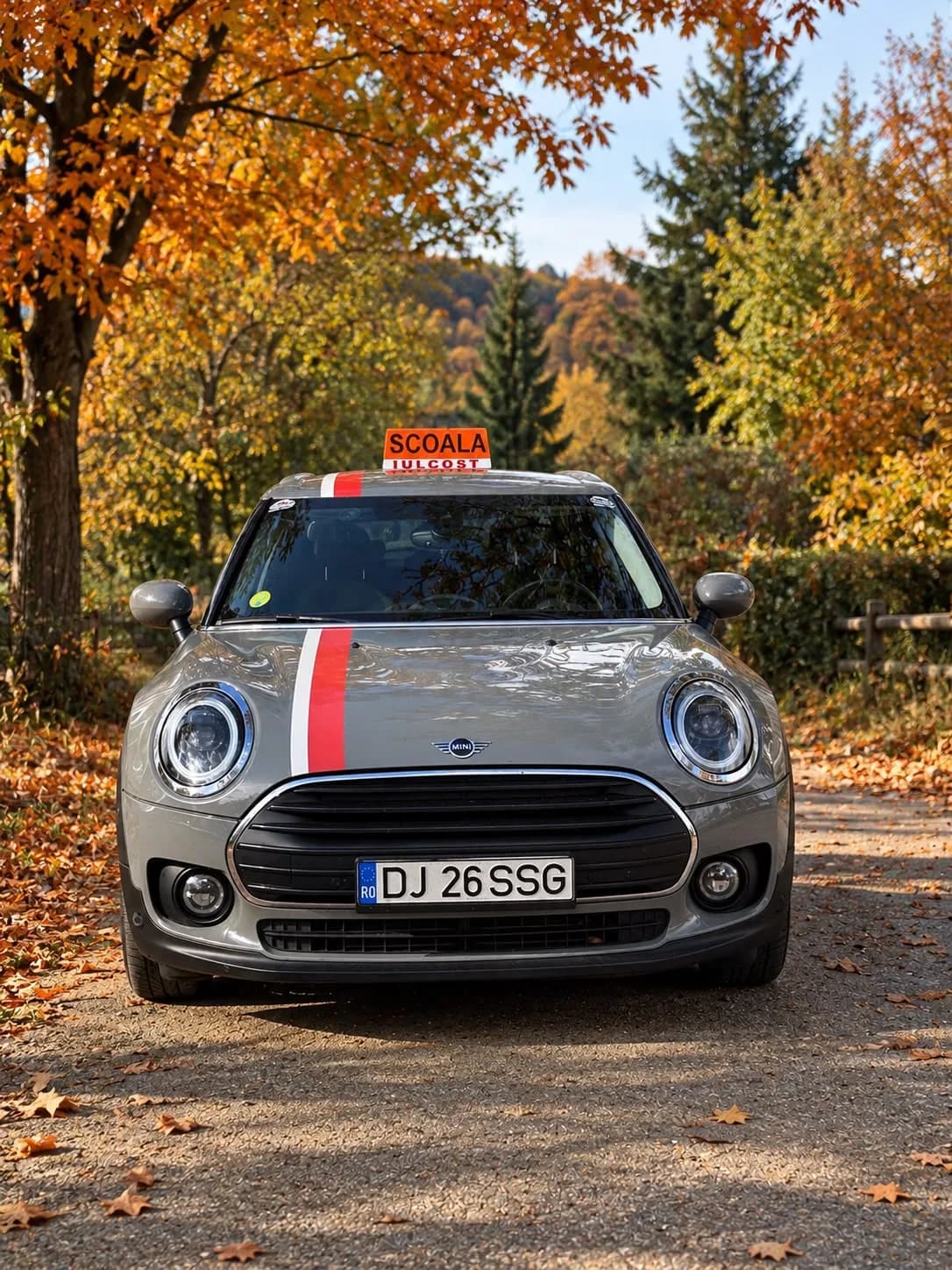 MINI Clubman, fabricație 2022, motor diesel și transmisie manuală – o mașină modernă, elegantă și ușor de condus, ideală pentru pregătirea categoriei B la Școala Iulcost! 🚘💚✨