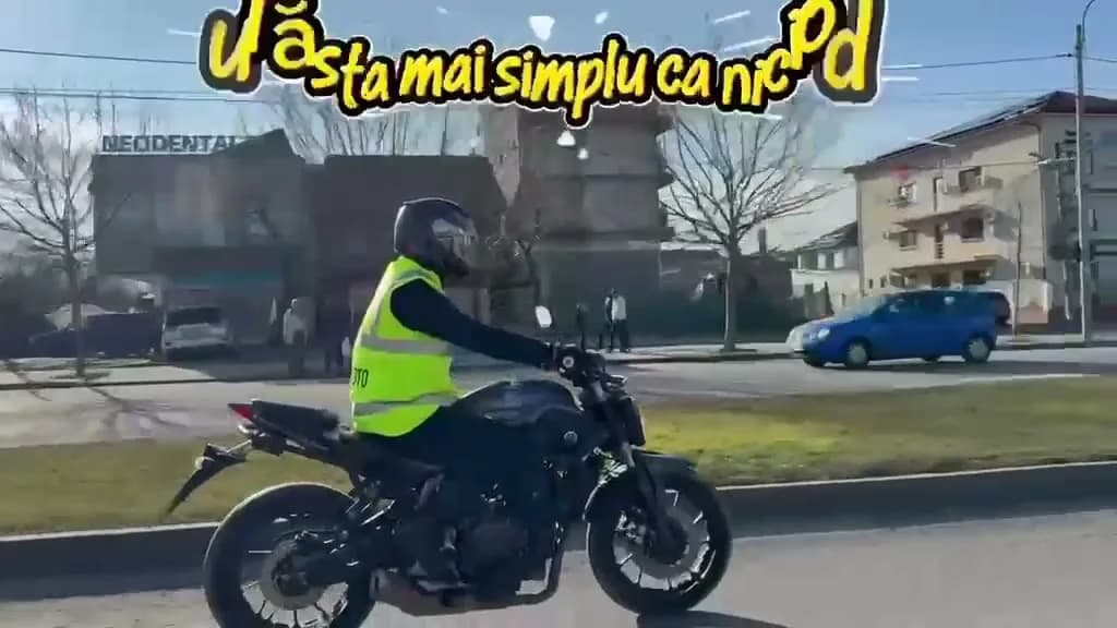 Permis moto: cu instructorul, prin traficul din Craiova