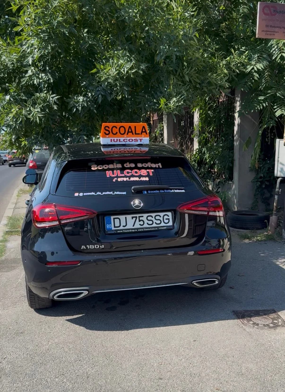 Mercedes A180d, fabricație 2023, cu transmisie manuală – o mașină modernă, elegantă și confortabilă, ideală pentru a învăța să conduci în siguranță și cu plăcere. 🚘✨