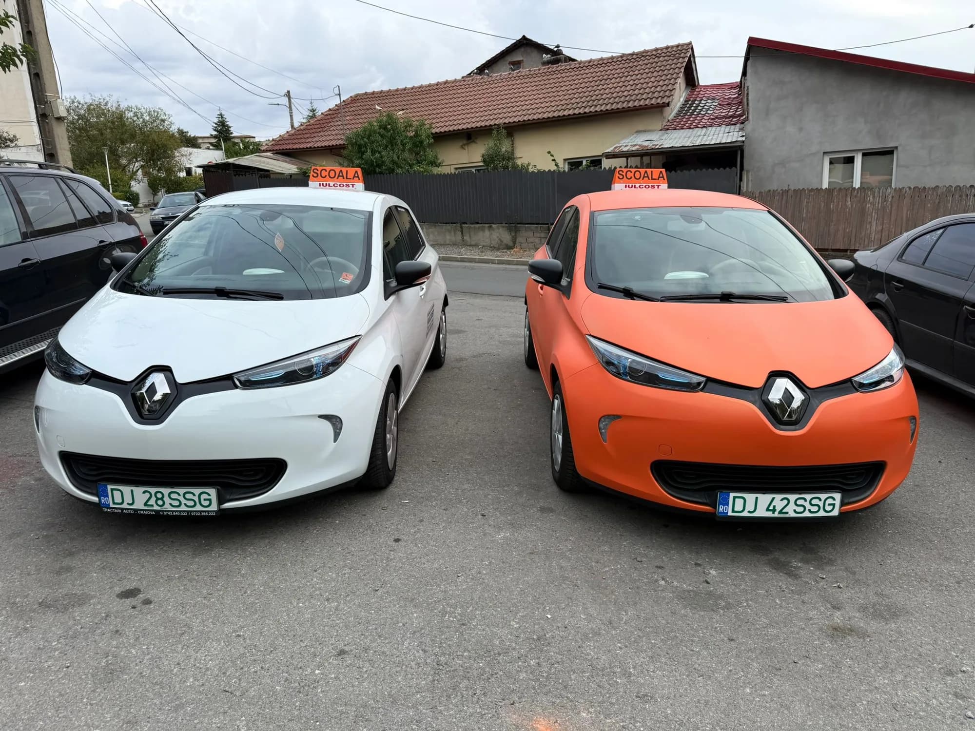 Renault Zoe, fabricație 2019, electrică și automată – o mașină modernă, silențioasă și ușor de condus, ideală pentru a învăța confortabil și fără stres la Școala Iulcost! ⚡🚘💚