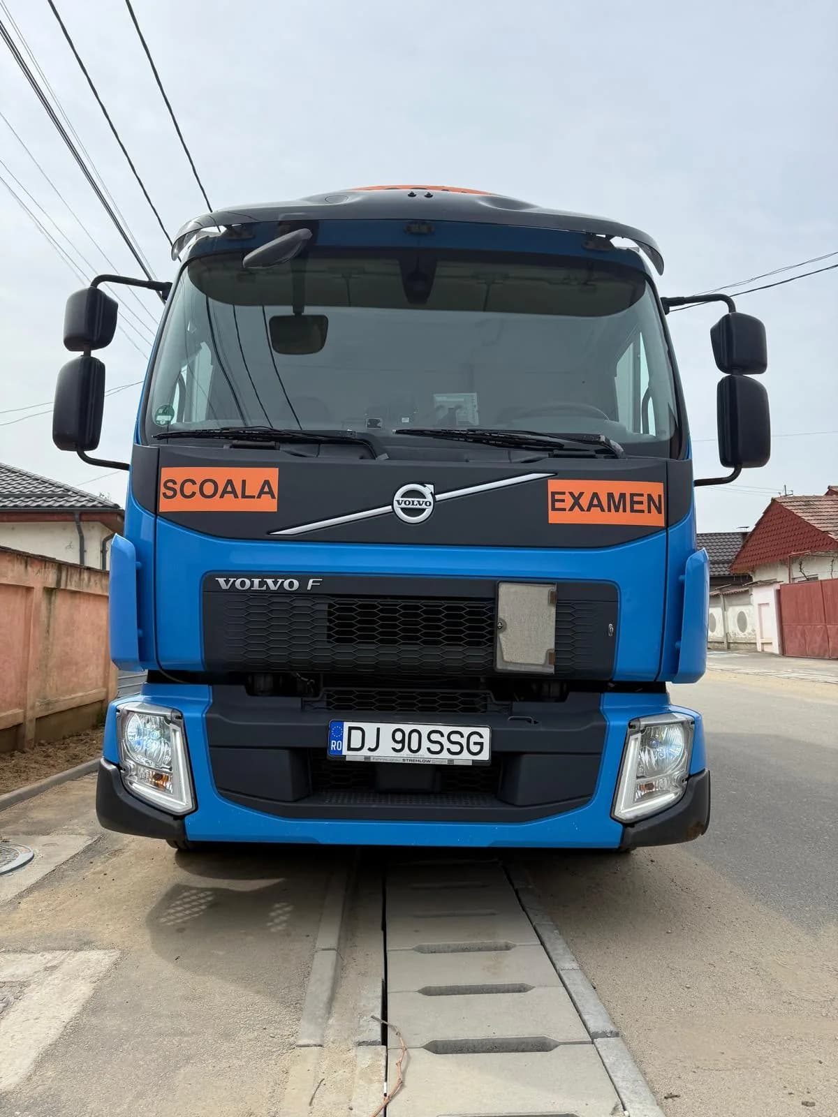 Camion Volvo FL — pentru categoria C, din parcul auto Iulcost