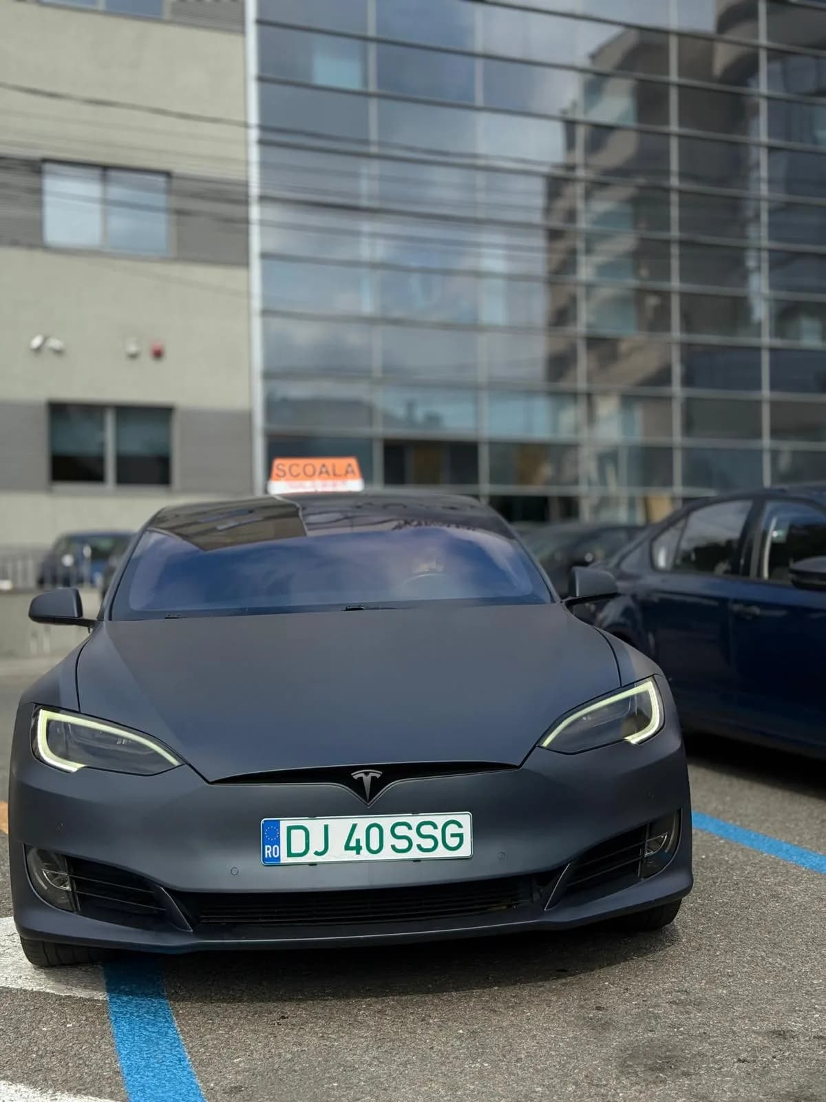 Tesla Model S, fabricație 2019, cu transmisie automată și propulsie 100% electrică – modernă, silențioasă și performantă, ideală pentru o experiență premium la volan! ⚡🚘💚